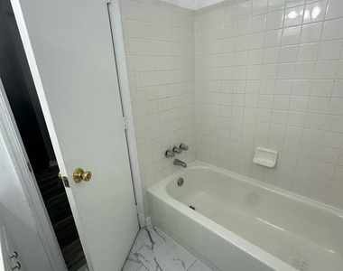 7927 Foxcrest Court - Photo Thumbnail 11