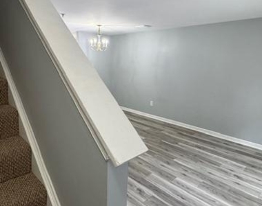 7927 Foxcrest Court - Photo Thumbnail 6