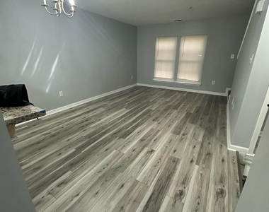 7927 Foxcrest Court - Photo Thumbnail 13