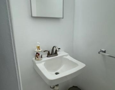 7927 Foxcrest Court - Photo Thumbnail 5
