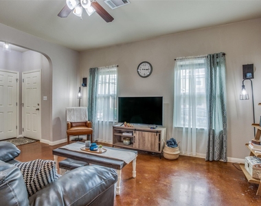 4518 Senda Ln - Photo Thumbnail 2