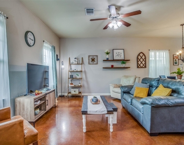 4518 Senda Ln - Photo Thumbnail 3