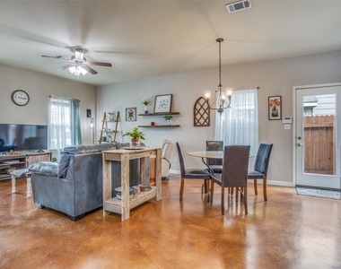 4518 Senda Ln - Photo Thumbnail 8