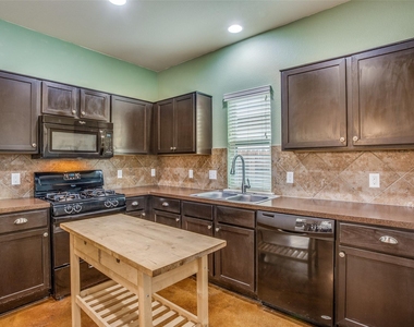 4518 Senda Ln - Photo Thumbnail 9