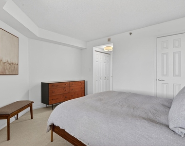 10101 Grosvenor Place - Photo Thumbnail 11