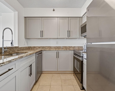 10101 Grosvenor Place - Photo Thumbnail 4