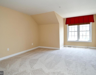589 Cedar Spring Street - Photo Thumbnail 33
