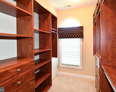 589 Cedar Spring Street - Photo Thumbnail 23