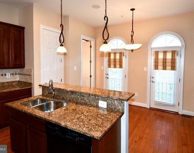 589 Cedar Spring Street - Photo Thumbnail 7