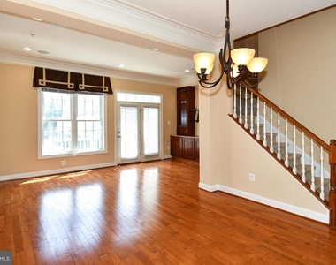 589 Cedar Spring Street - Photo Thumbnail 16