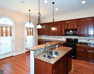 589 Cedar Spring Street - Photo Thumbnail 6