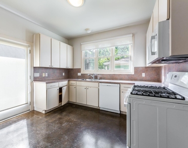 1608 E 19th St - Photo Thumbnail 12
