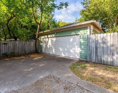 1608 E 19th St - Photo Thumbnail 32