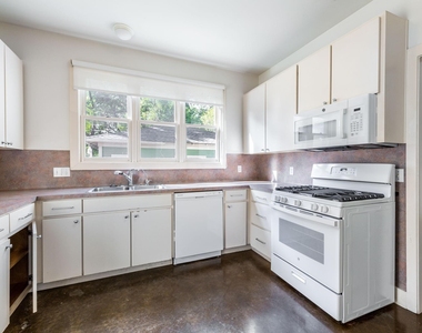 1608 E 19th St - Photo Thumbnail 14