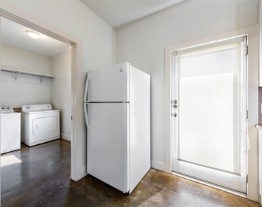 1608 E 19th St - Photo Thumbnail 13