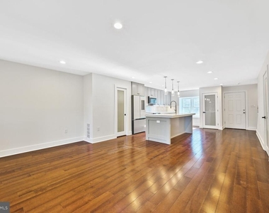 10222 Arizona Circle - Photo Thumbnail 5