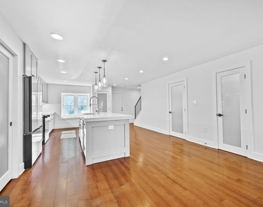 10222 Arizona Circle - Photo Thumbnail 6