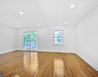 10222 Arizona Circle - Photo Thumbnail 2