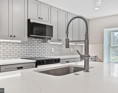 10222 Arizona Circle - Photo Thumbnail 8