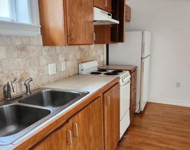 206 E 34th St - Photo Thumbnail 6