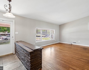 1103 Playford Lane - Photo Thumbnail 1