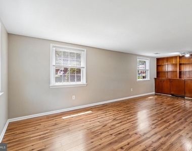 1103 Playford Lane - Photo Thumbnail 13