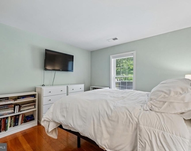5702 Brewer House Circle - Photo Thumbnail 23
