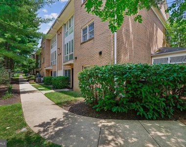 5702 Brewer House Circle - Photo Thumbnail 35