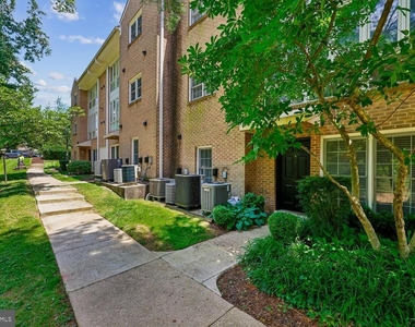 5702 Brewer House Circle - Photo Thumbnail 32