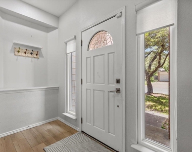 706 Hilltop Dr - Photo Thumbnail 1