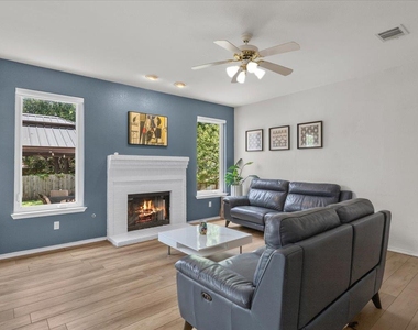706 Hilltop Dr - Photo Thumbnail 4