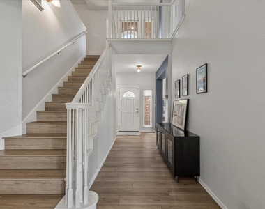 706 Hilltop Dr - Photo Thumbnail 2