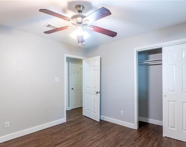 2702 Little Valley Cv - Photo Thumbnail 10