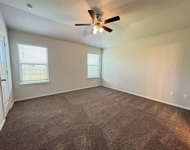 109 Gunther Way - Photo Thumbnail 8