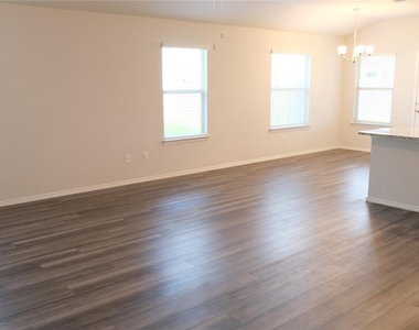 109 Gunther Way - Photo Thumbnail 2