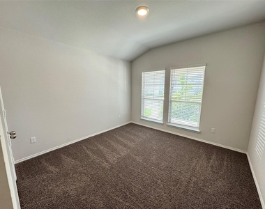 109 Gunther Way - Photo Thumbnail 15