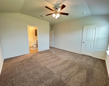 109 Gunther Way - Photo Thumbnail 9