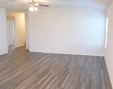 109 Gunther Way - Photo Thumbnail 3