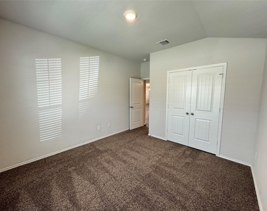 109 Gunther Way - Photo Thumbnail 16