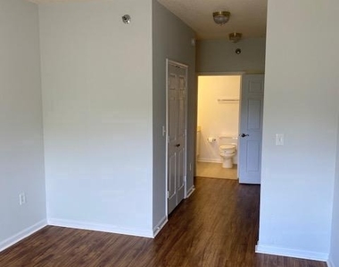 3005 S Leisure World Boulevard - Photo Thumbnail 6