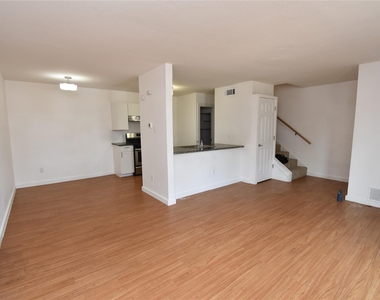 300 E Croslin St - Photo Thumbnail 2