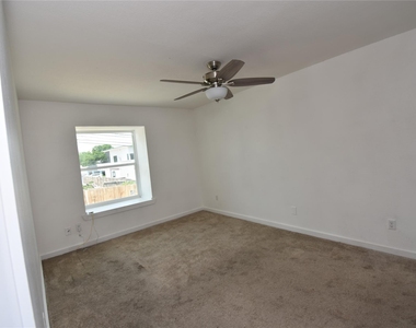 300 E Croslin St - Photo Thumbnail 5