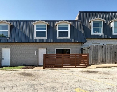300 E Croslin St - Photo Thumbnail 13