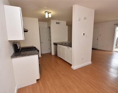 300 E Croslin St - Photo Thumbnail 1