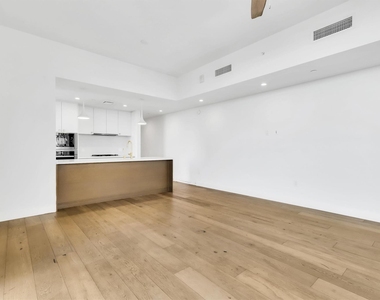 70 Rainey St - Photo Thumbnail 6