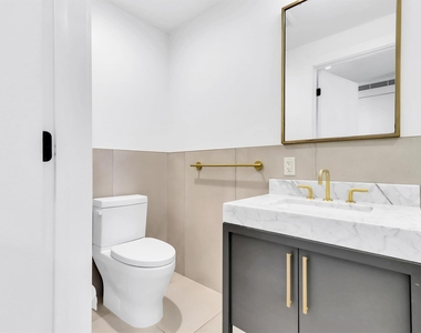 70 Rainey St - Photo Thumbnail 14