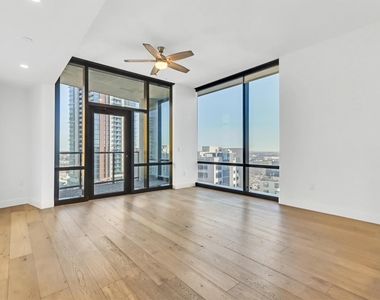 70 Rainey St - Photo Thumbnail 3