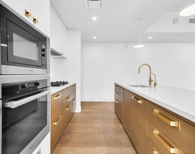 70 Rainey St - Photo Thumbnail 4