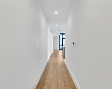 70 Rainey St - Photo Thumbnail 27