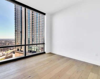 70 Rainey St - Photo Thumbnail 16